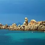 빌라 Modern In Olbia With Shared Pool - 45 Sqm 포르투로톤도